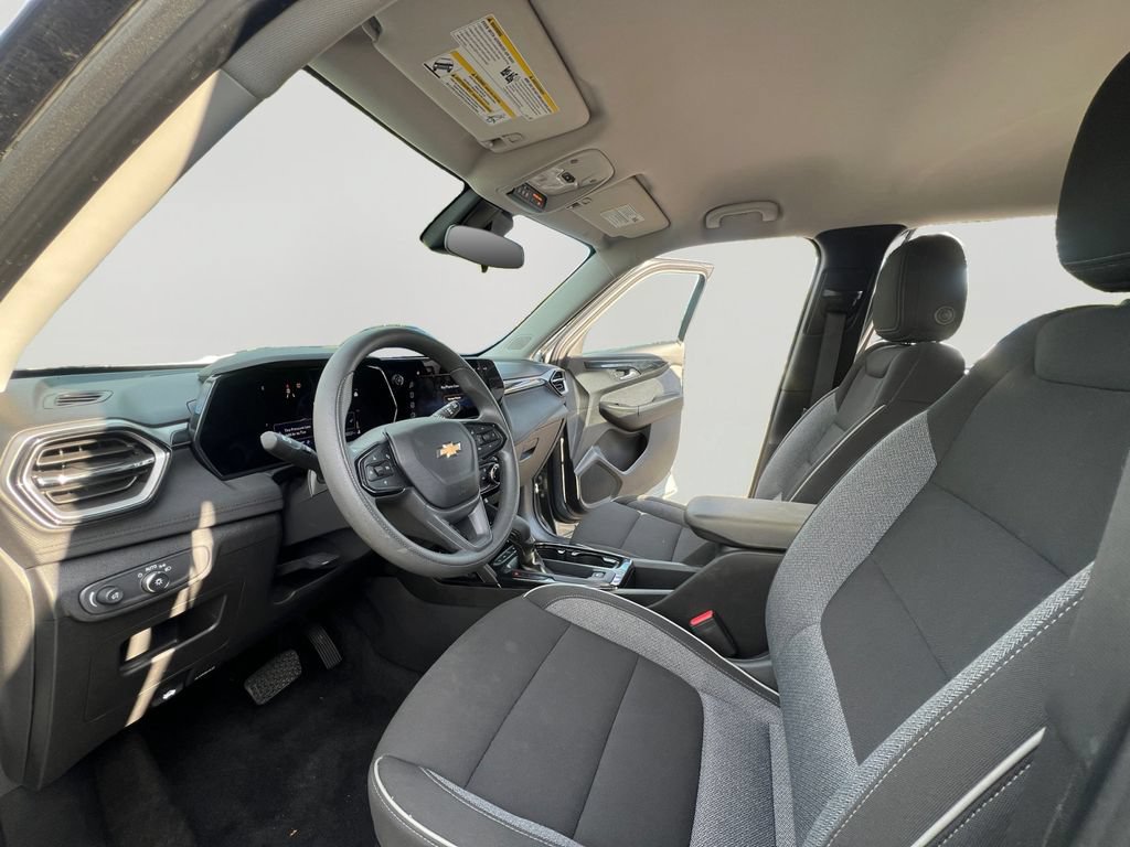Used 2025 Chevrolet TrailBlazer LT AWD/4WD image 9