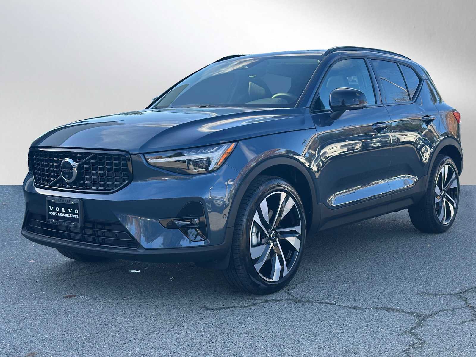 New 2026 Volvo XC40 B5 Ultra w/ Protection Package Premier image 7