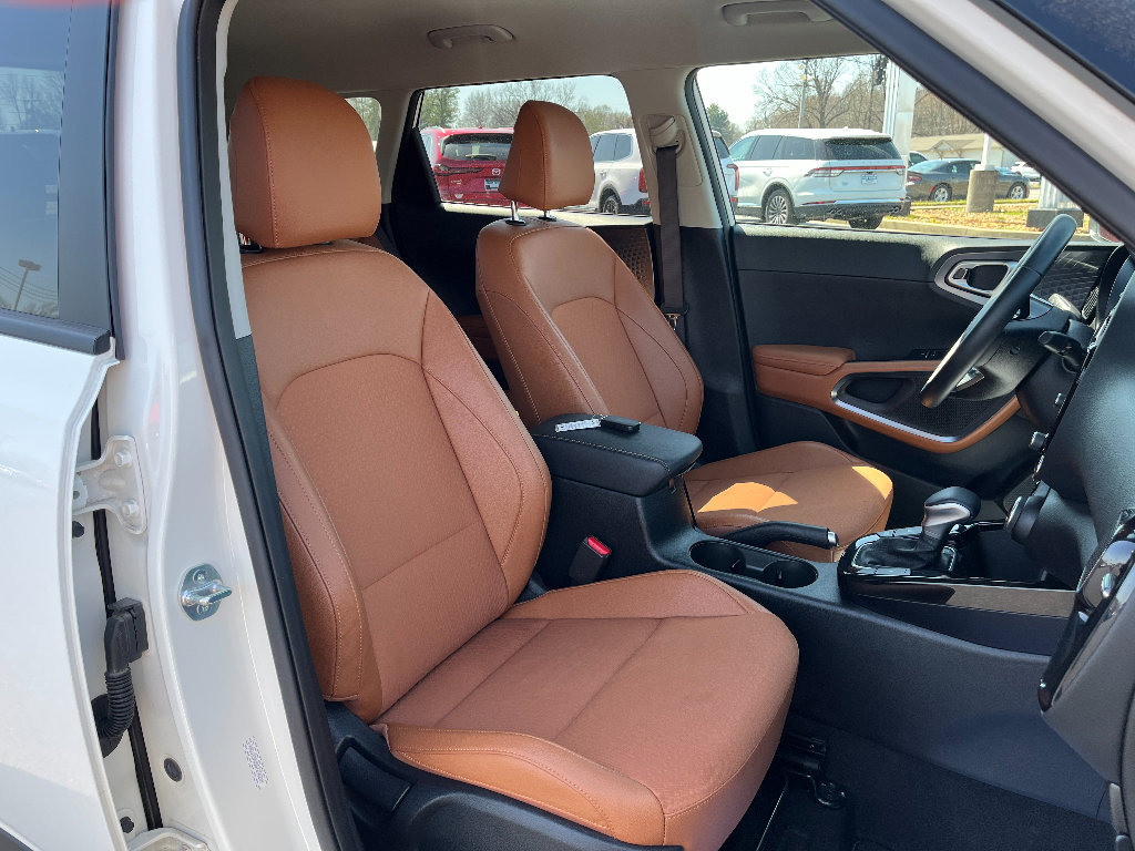 Used 2025 Kia Soul EX image 16