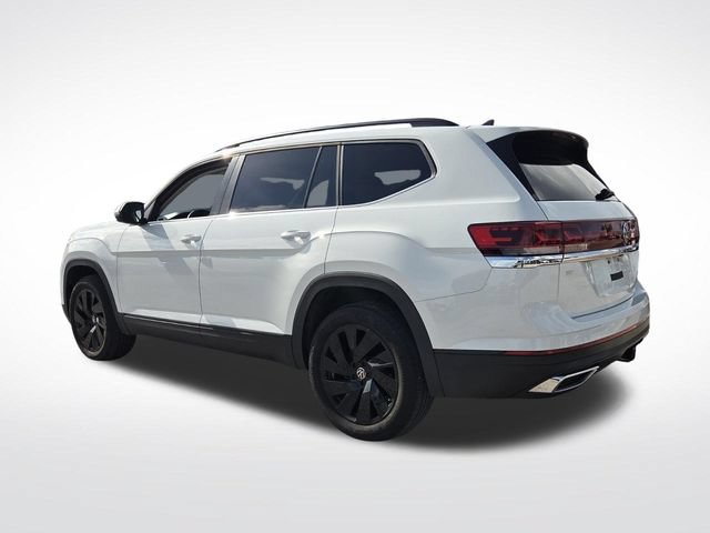 Used 2024 Volkswagen Atlas SE w/ Panoramic Sunroof Package FWD image 7