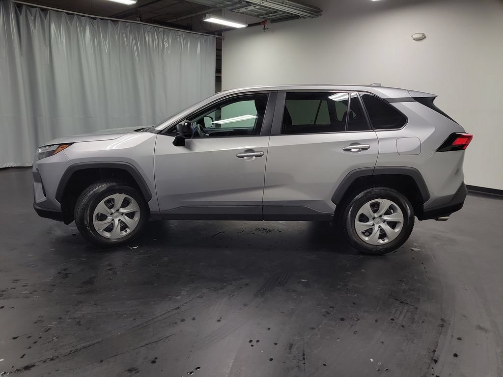Used 2023 Toyota RAV4 LE AWD/4WD image 5