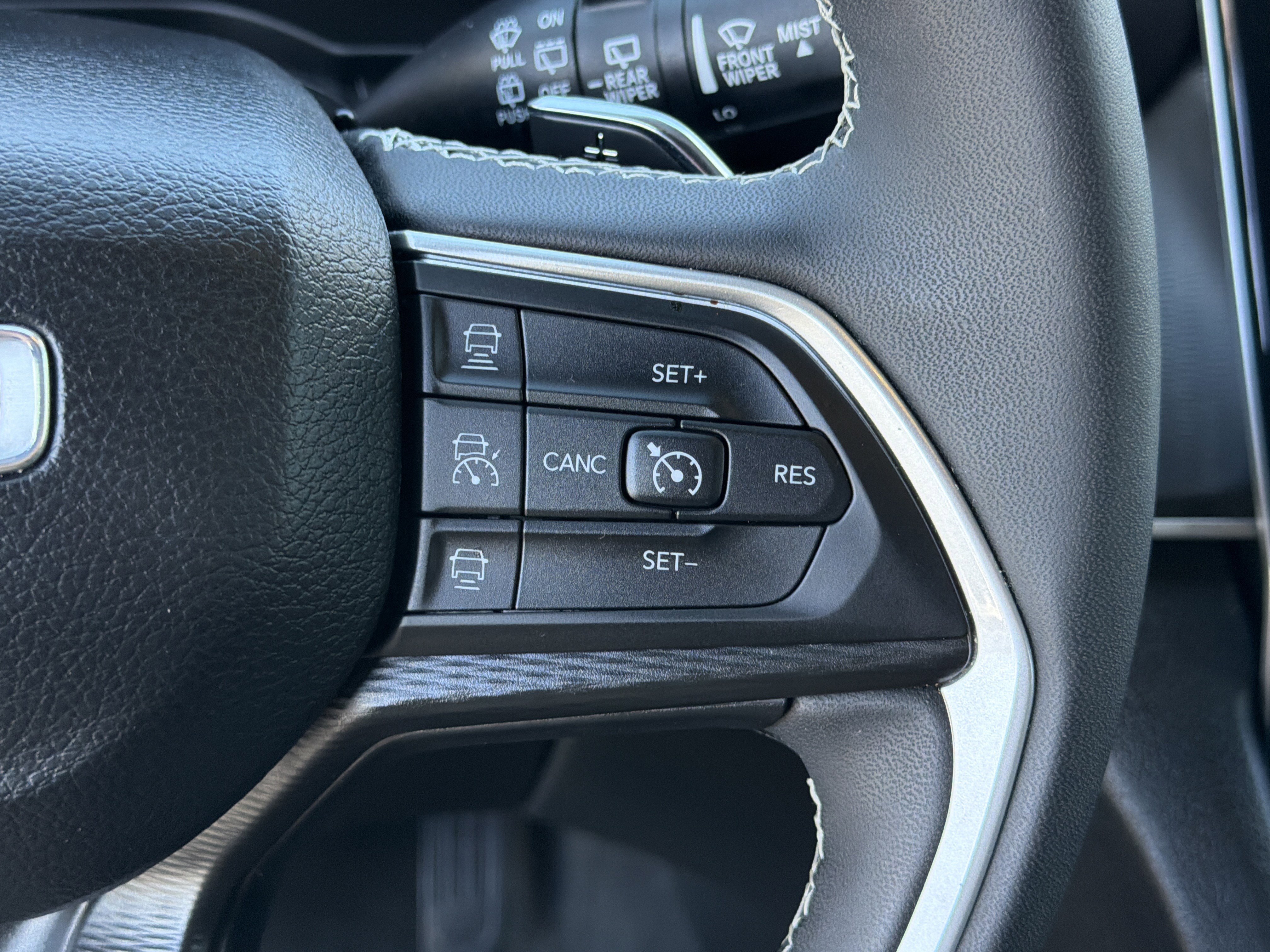 Used 2023 Jeep Grand Cherokee Altitude AWD/4WD image 25