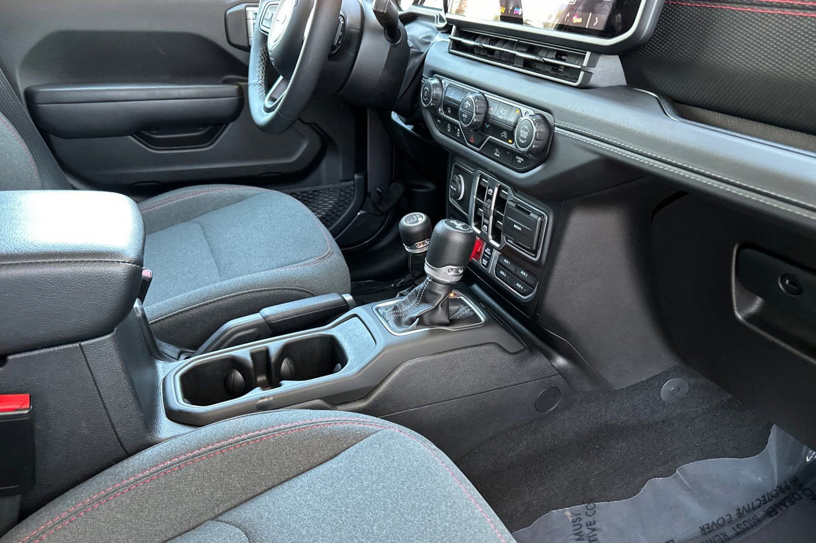 Used 2025 Jeep Wrangler Unlimited Rubicon AWD/4WD image 16