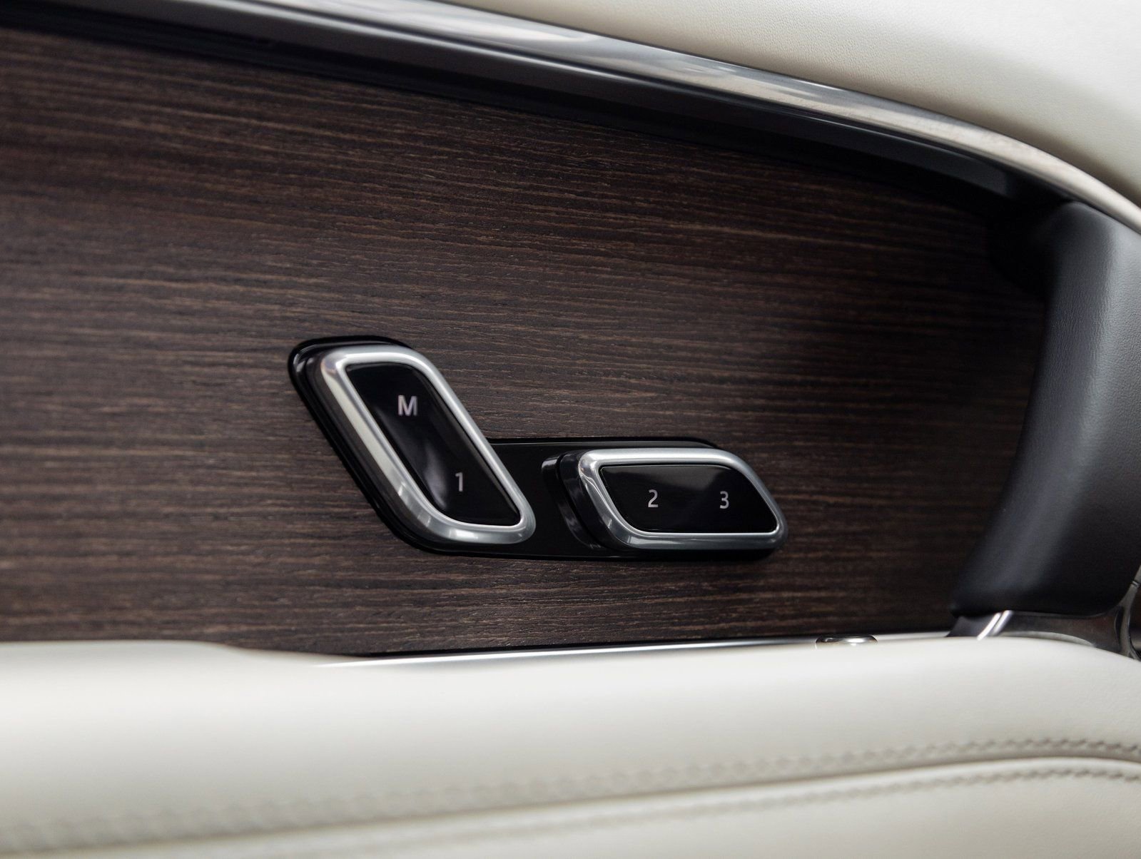 Used 2025 Land Rover Range Rover SE image 17