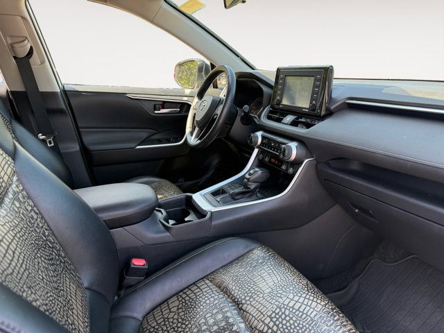 Used 2020 Toyota RAV4 XLE w/ Convenience Package AWD/4WD image 17
