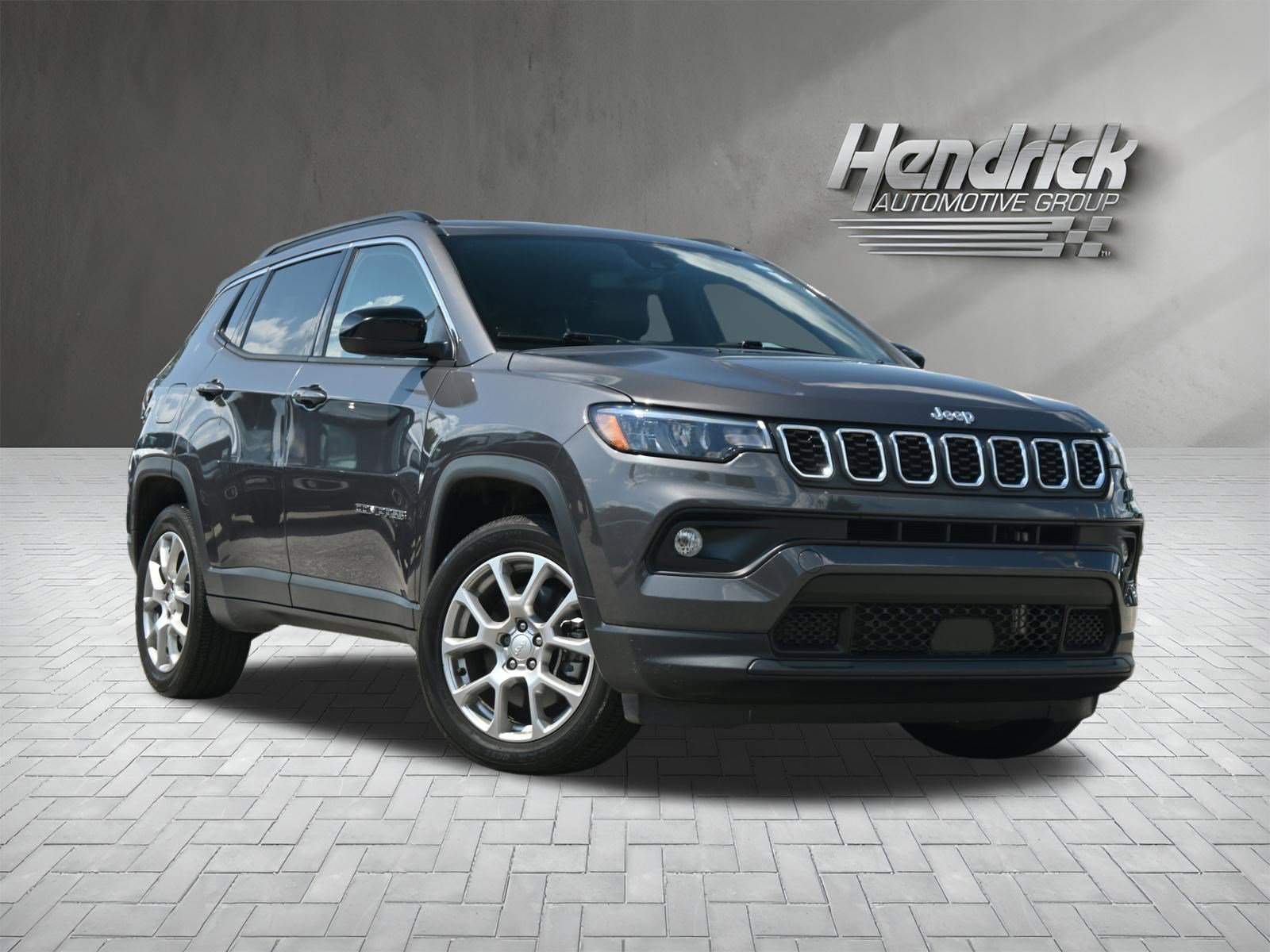 Used 2024 Jeep Compass Latitude AWD/4WD image 2