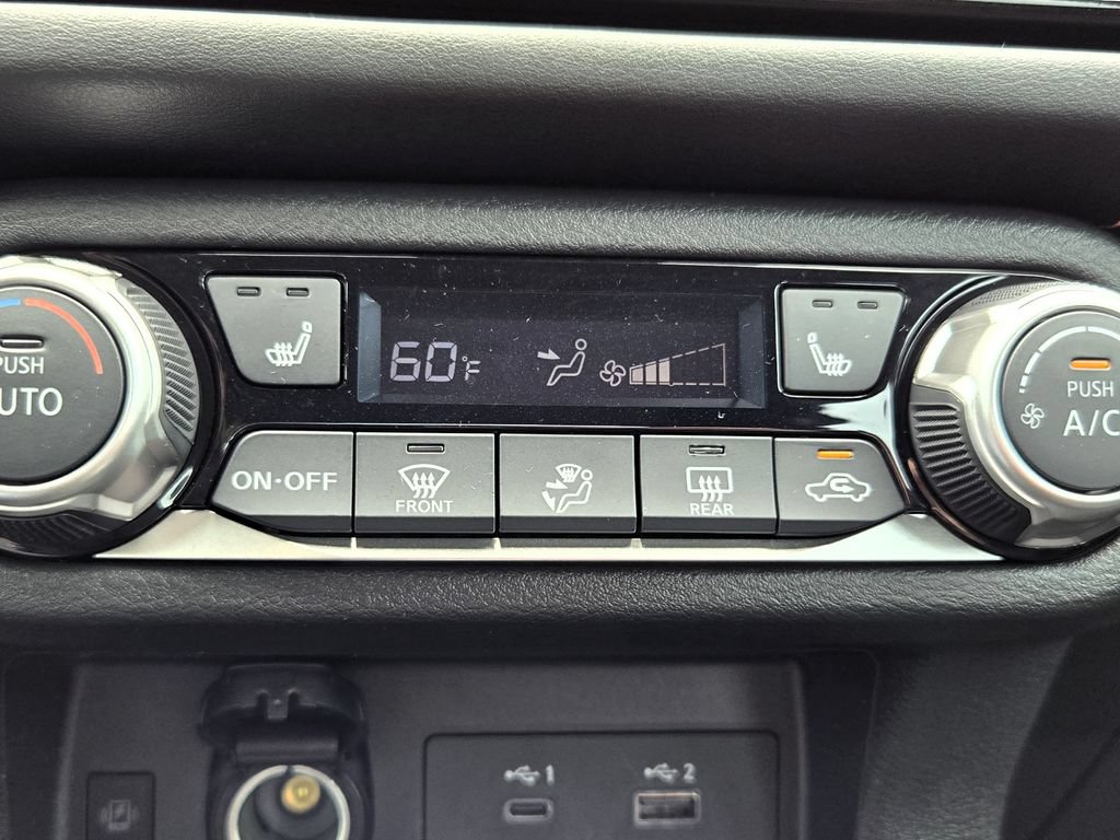 New 2025 Nissan Versa SR w/ Trunk Package FWD image 16