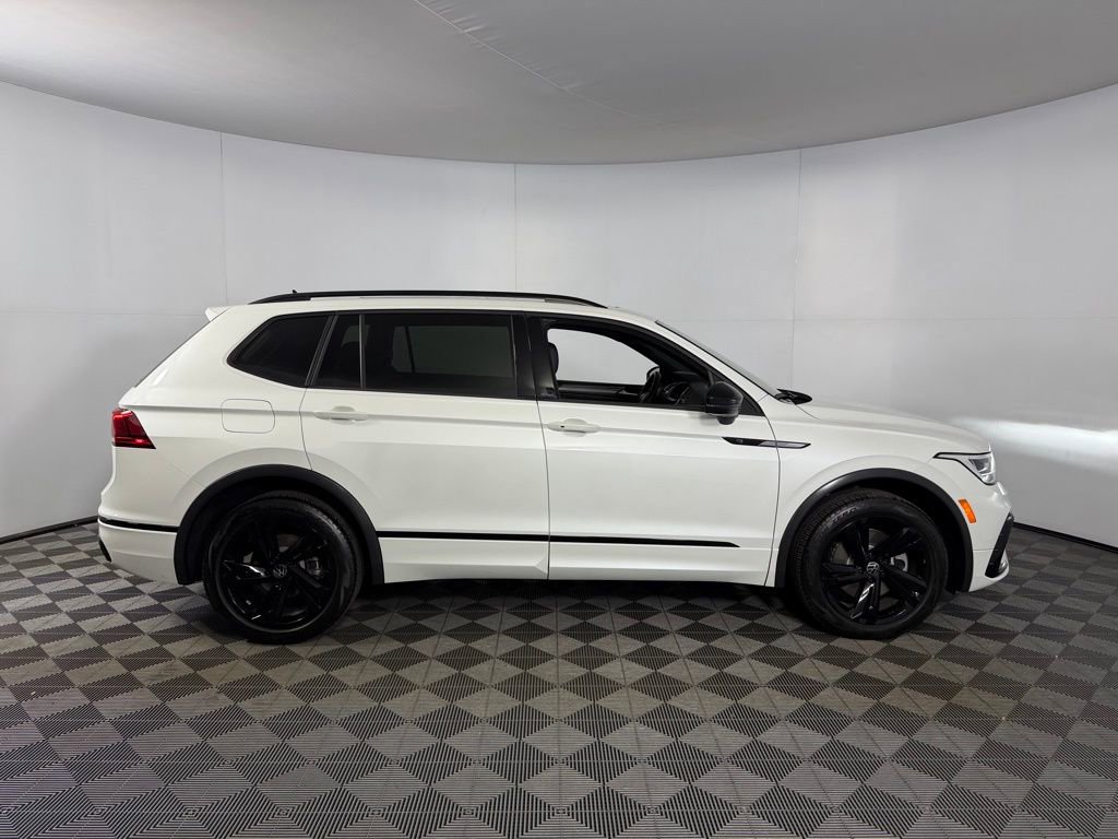 Used 2024 Volkswagen Tiguan SE R-Line FWD image 5