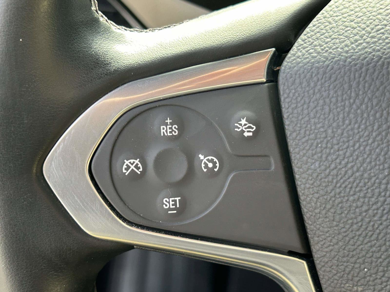 Used 2023 Chevrolet Traverse LT image 22