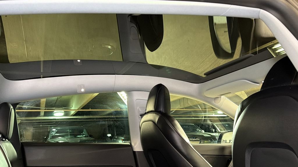 Used 2021 Tesla Model Y Standard Range image 11