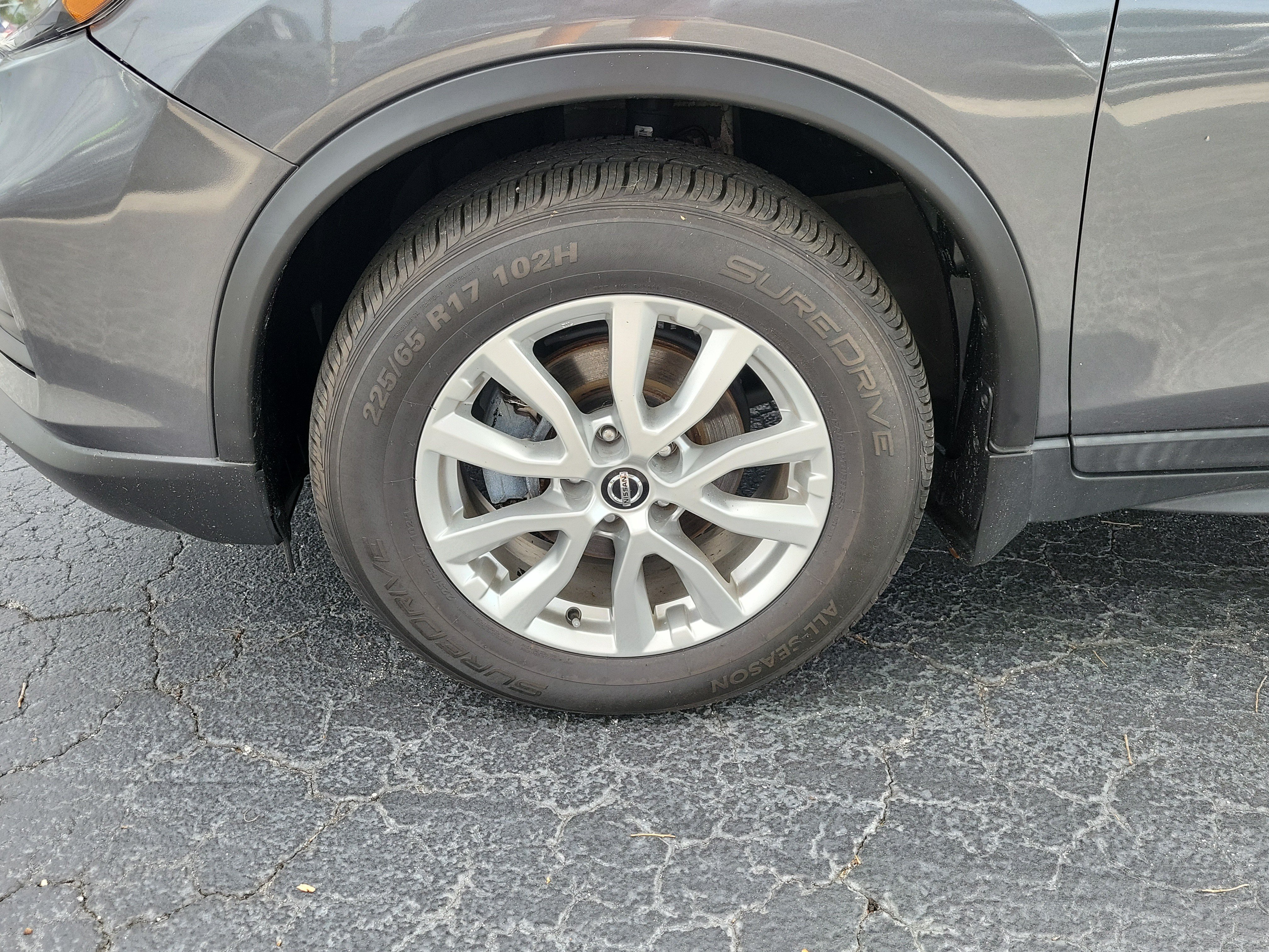 Used 2019 Nissan Rogue S w/ Special Edition Package FWD image 4