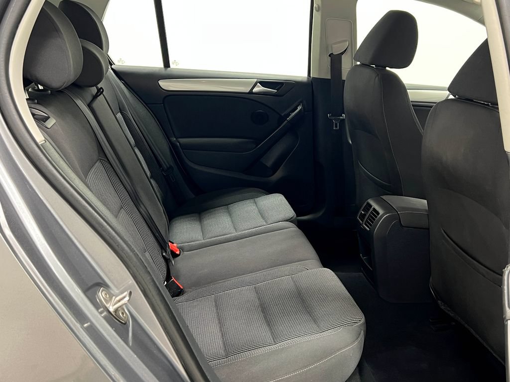 Used 2013 Volkswagen Golf 4-Door FWD image 29
