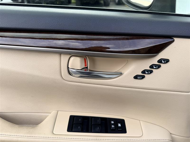 Used 2013 Lexus ES 350 w/ Luxury Pkg FWD image 27