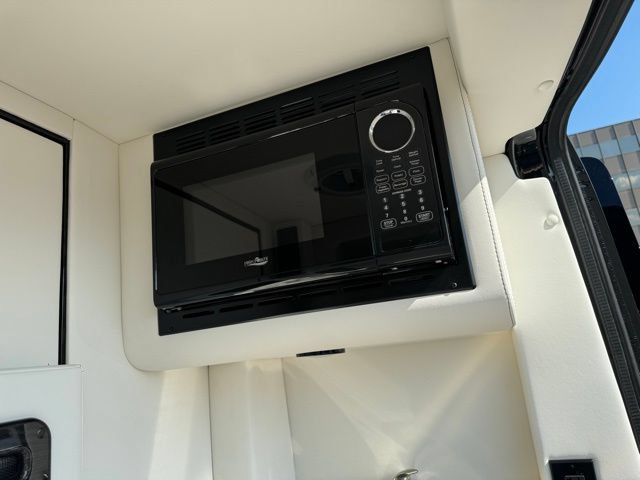 Used 2024 Mercedes-Benz Sprinter 3500 image 19