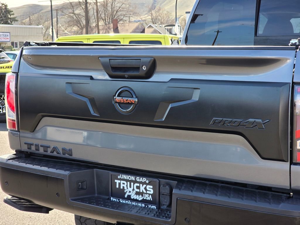 Used 2021 Nissan Titan PRO-4X w/ Pro-4x Convenience Package image 13