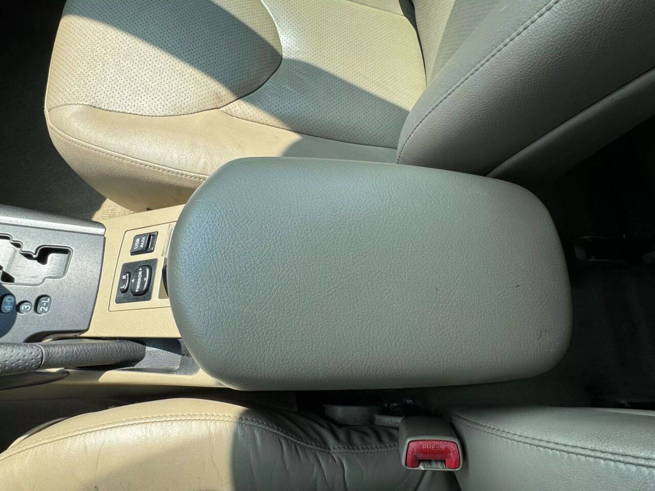 Used 2012 Toyota RAV4 Limited image 23