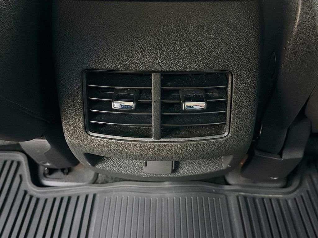 Used 2013 Ford Edge Sport w/ Driver Entry Pkg image 39