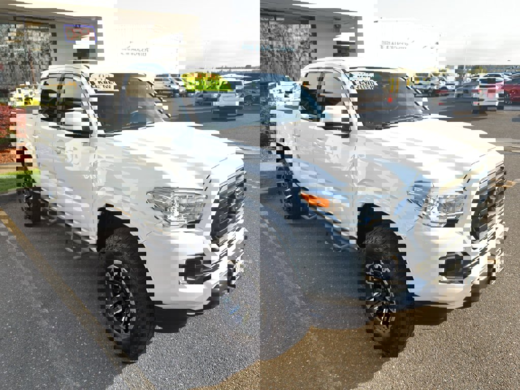 Used 2020 Toyota Tacoma SR image 21