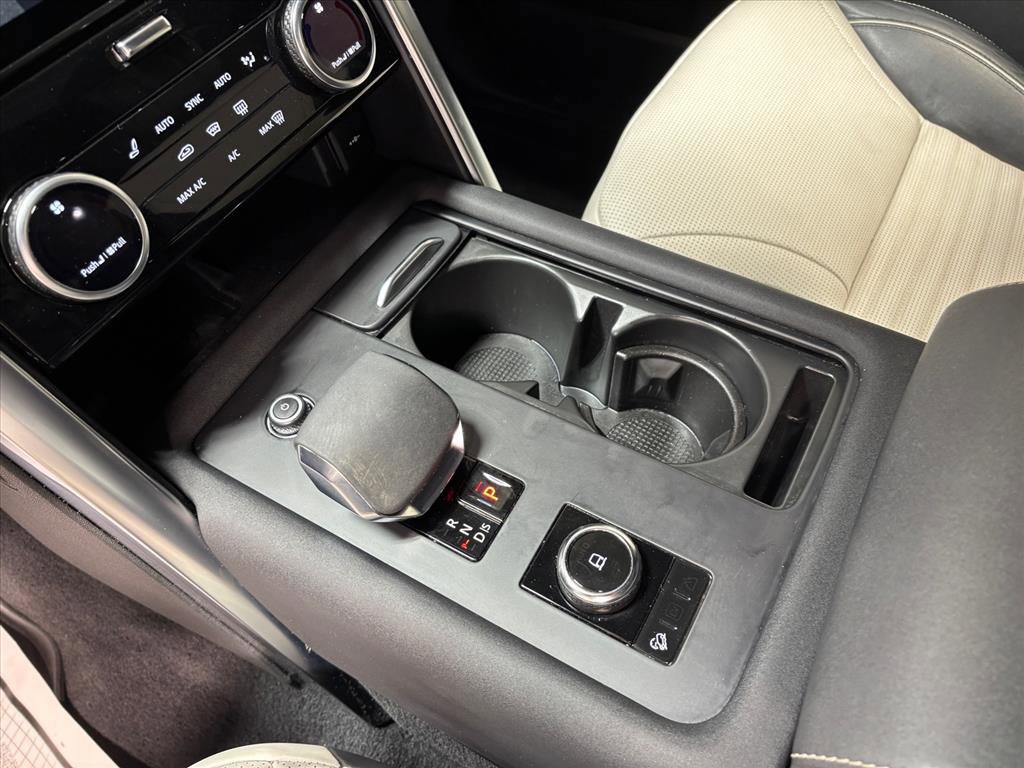 Used 2023 Land Rover Discovery Metropolitan Edition image 13