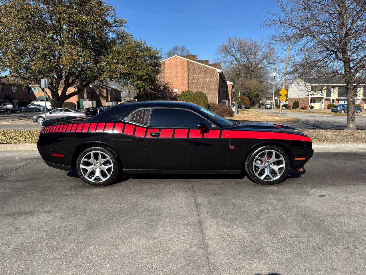 Used 2015 Dodge Challenger SXT Plus w/ Driver Convenience Group RWD image 3