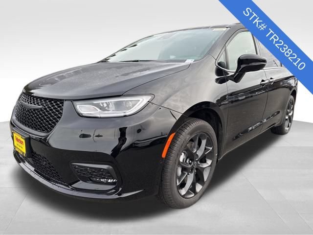 New 2026 Chrysler Pacifica Limited w/ S Appearance Package AWD/4WD image 3
