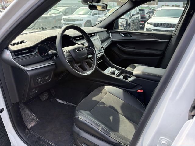 New 2026 Jeep Grand Cherokee Altitude image 13