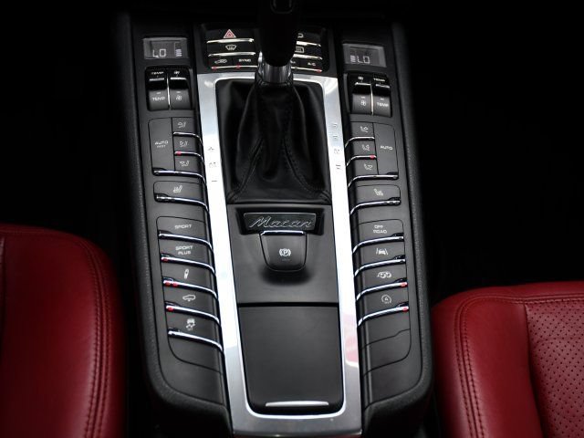 Used 2017 Porsche Macan GTS AWD/4WD image 25