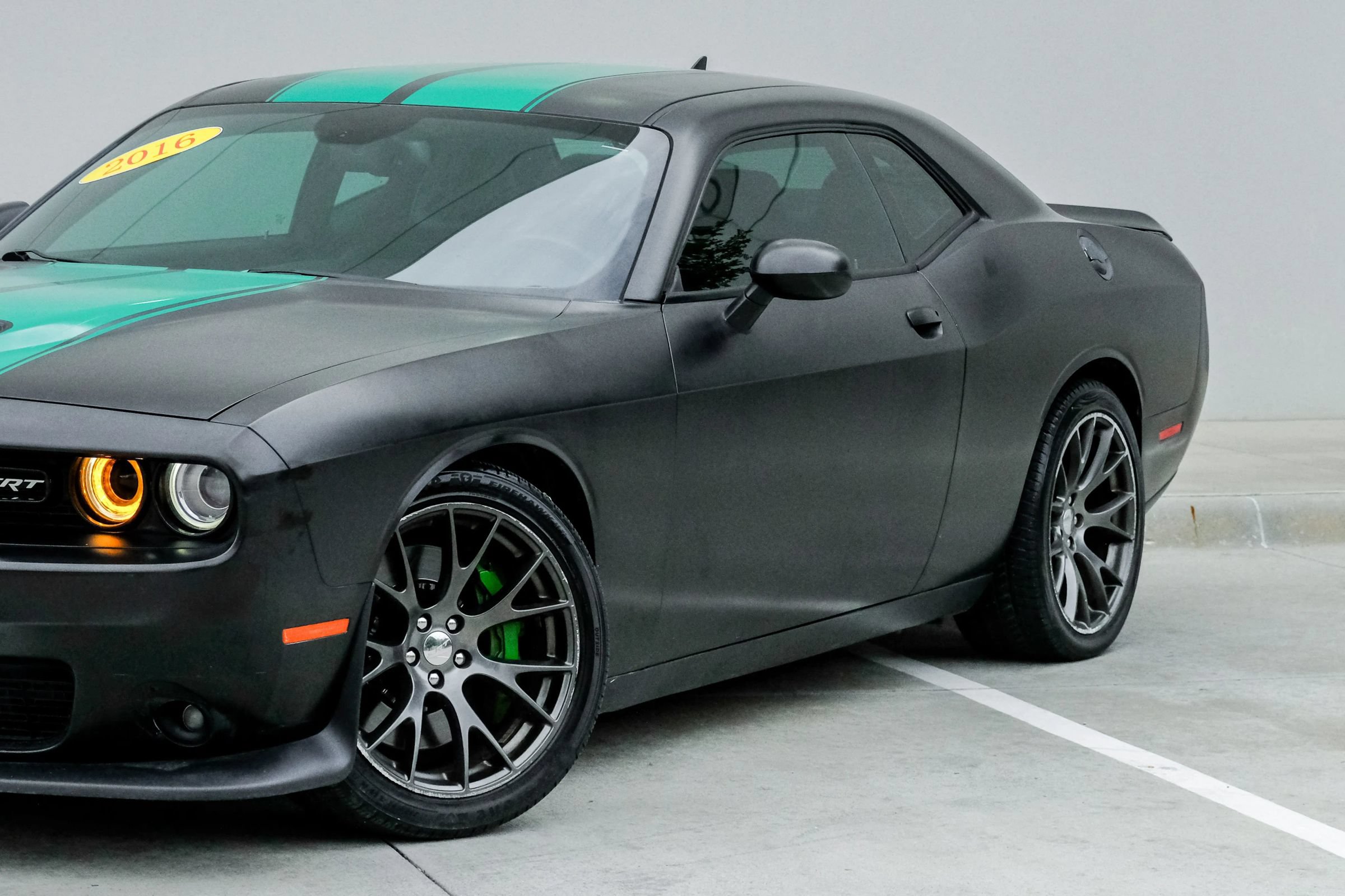 Used 2016 Dodge Challenger SRT w/ Technology Group RWD image 5