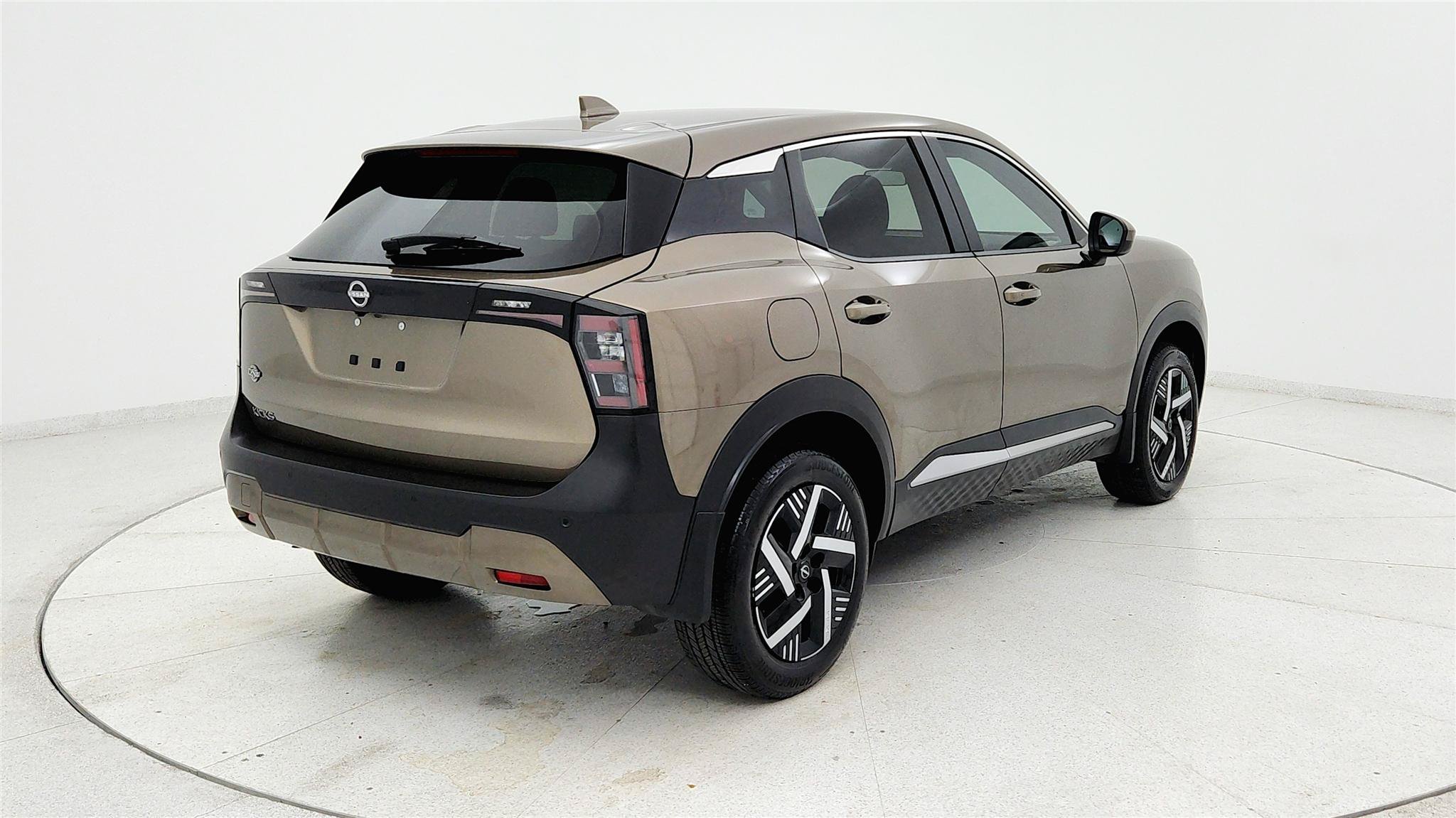 Used 2025 Nissan Kicks SV w/ Charging Package FWD image 5