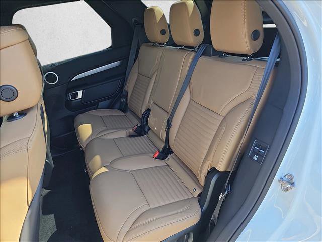 Used 2025 Land Rover Discovery Dynamic SE AWD/4WD image 15