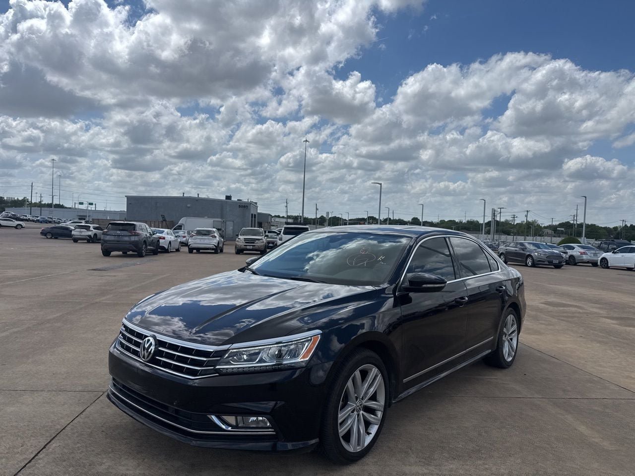 Used 2018 Volkswagen Passat 3.6 SEL Premium image 8