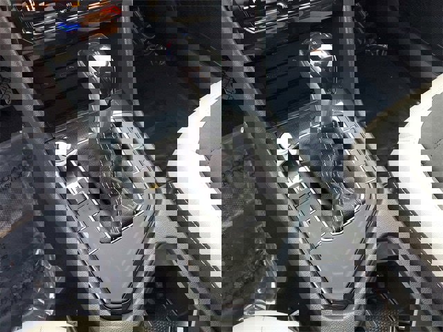 Certified 2025 Volkswagen Taos SE image 27