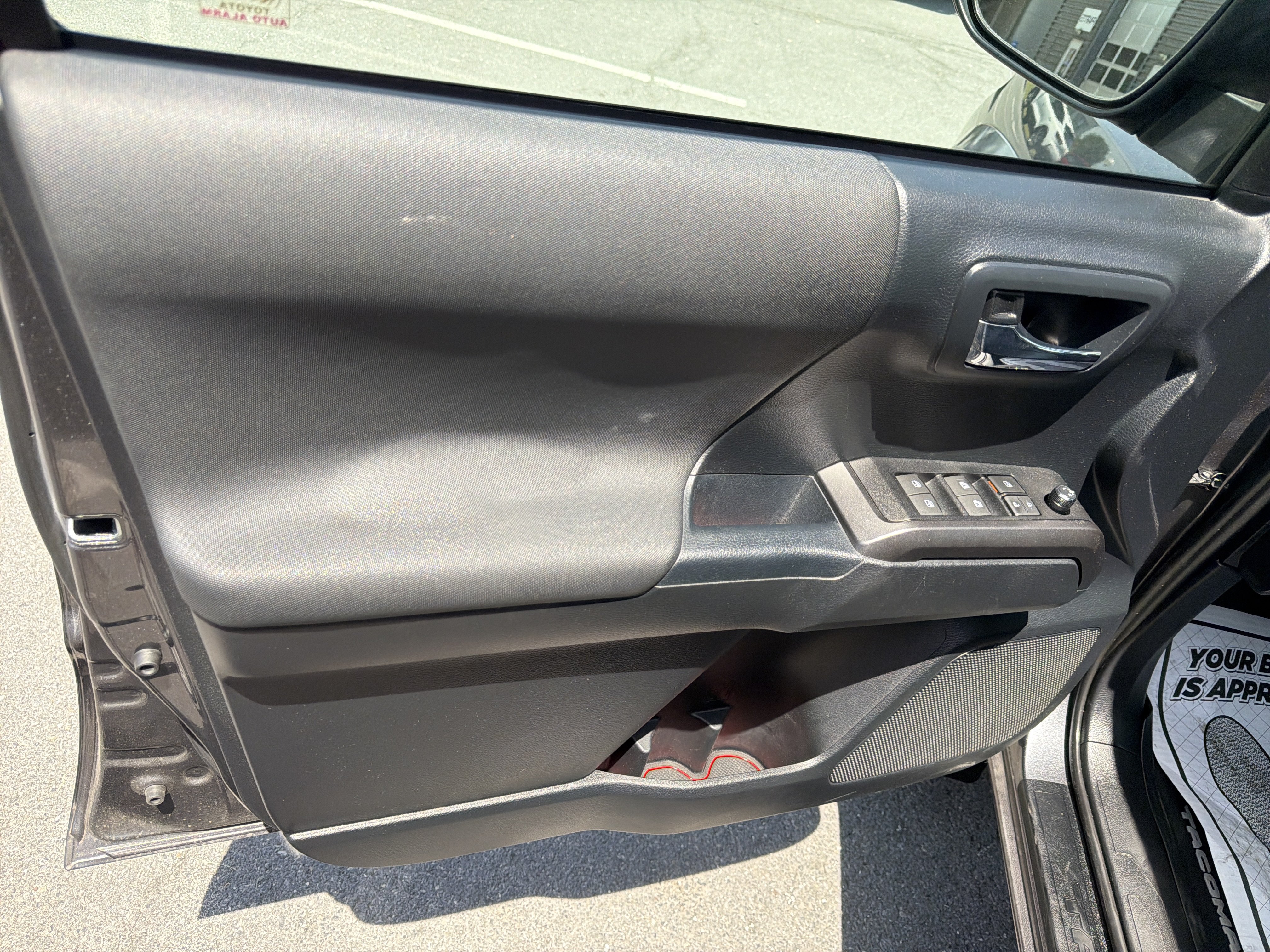 Used 2018 Toyota Tacoma TRD Sport AWD/4WD image 15