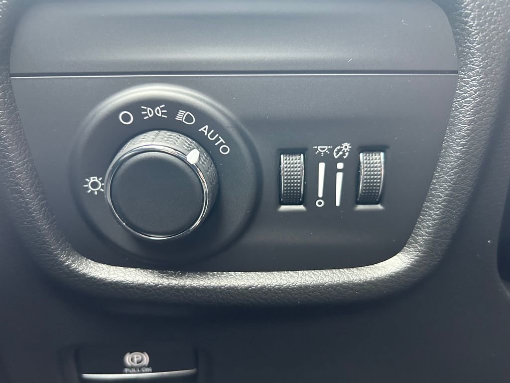 New 2025 Jeep Grand Cherokee L Altitude image 14