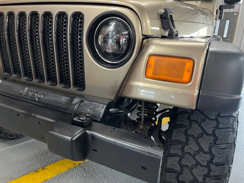 Used 2004 Jeep Wrangler Sahara w/ Dual Top Group AWD/4WD image 9