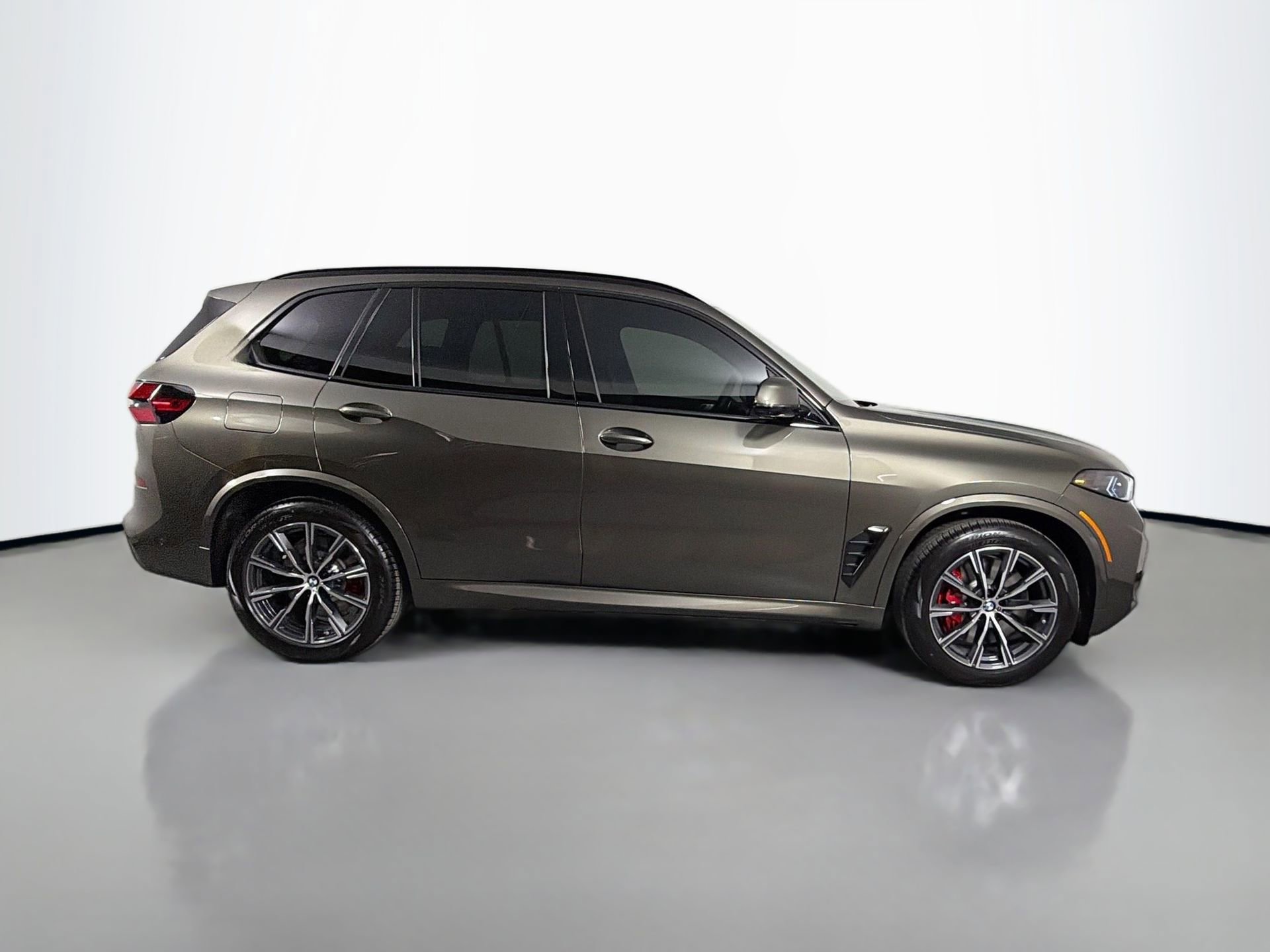 New 2026 BMW X5 xDrive50e w/ M Sport Package image 4