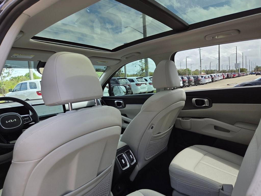 Used 2025 Kia Sorento EX w/ Panoramic Sunroof Package image 21