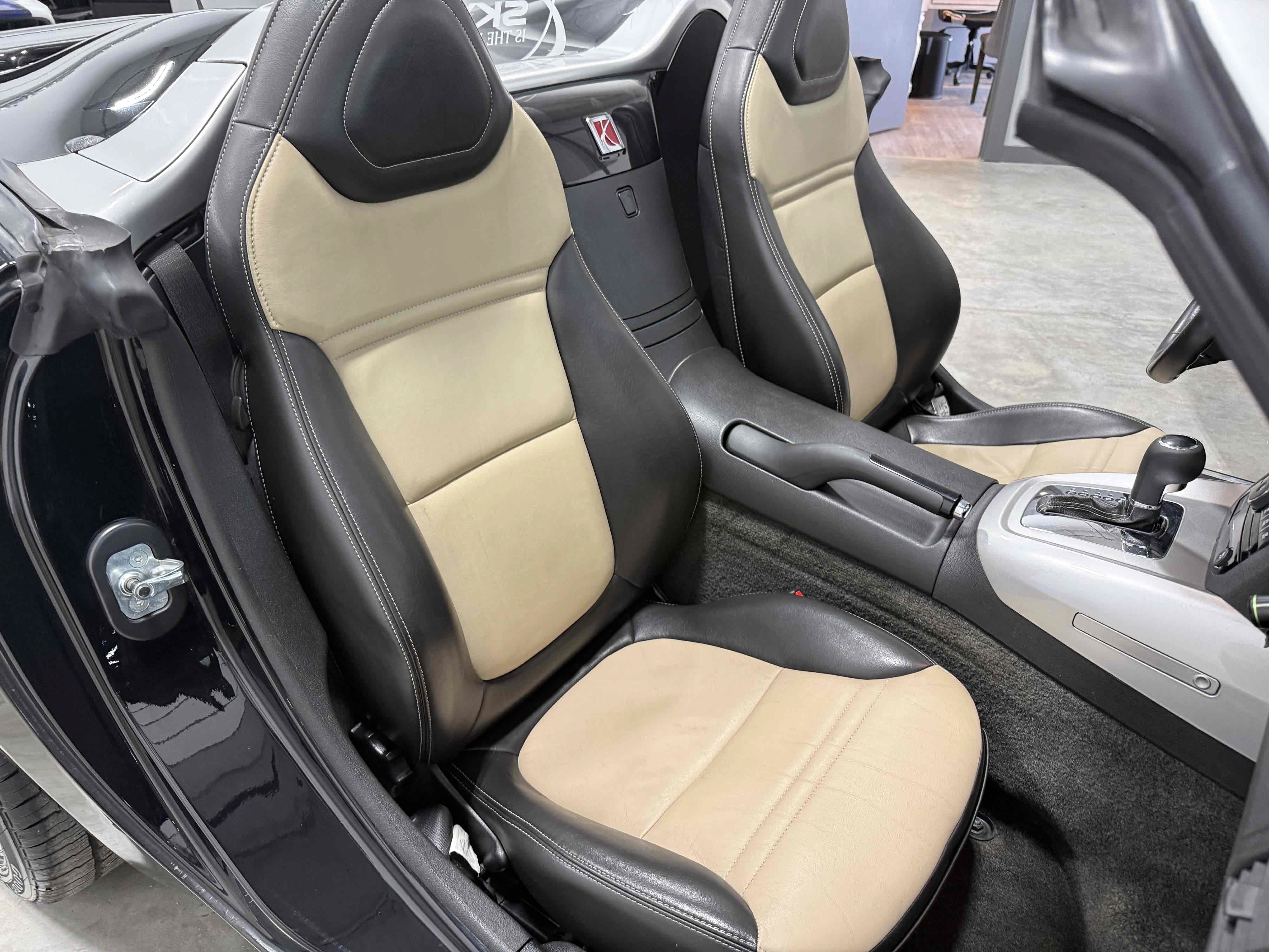 Used 2009 Saturn Sky w/ Premium Trim Package RWD image 3