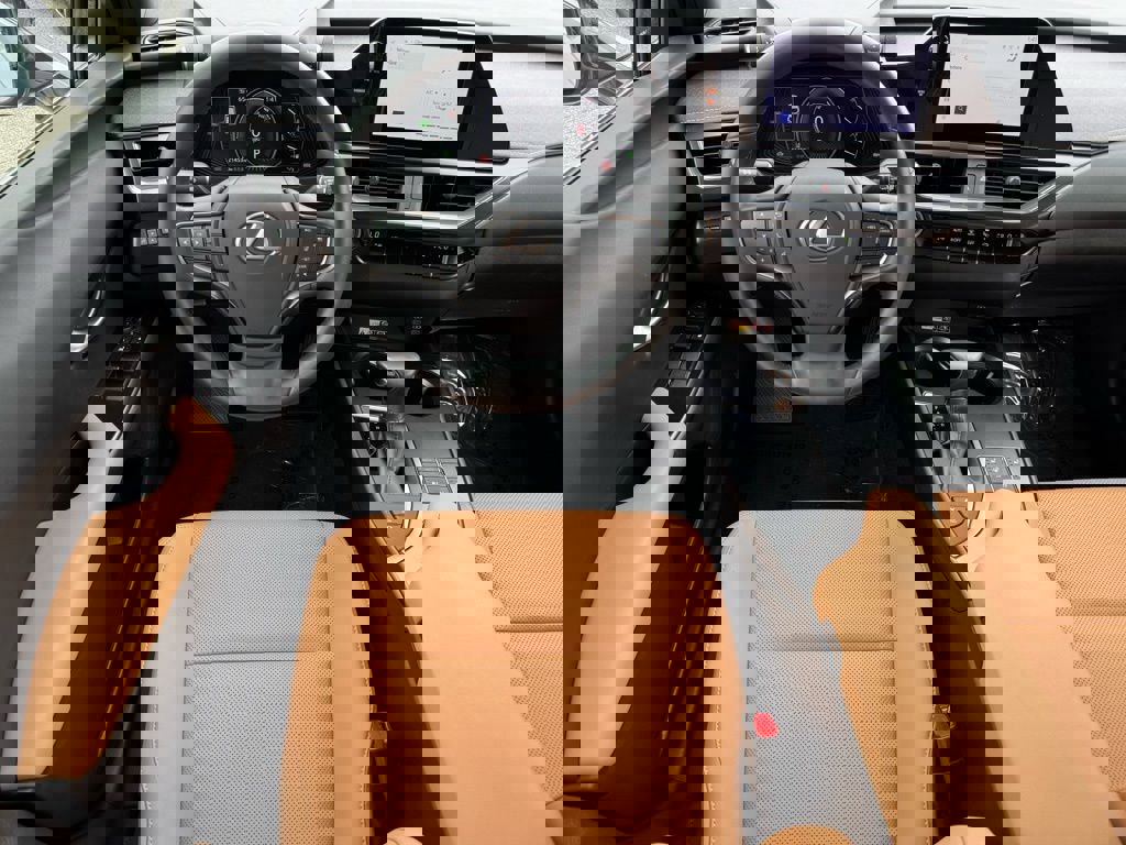 Used 2023 Lexus UX 250h FWD w/ Premium Package image 14