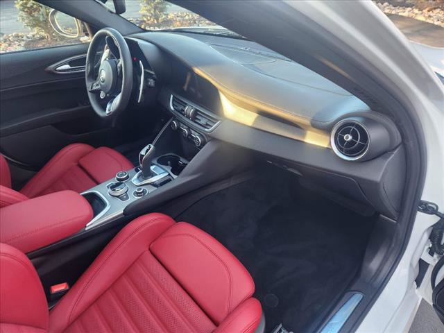 Used 2024 Alfa Romeo Giulia Veloce AWD/4WD image 14