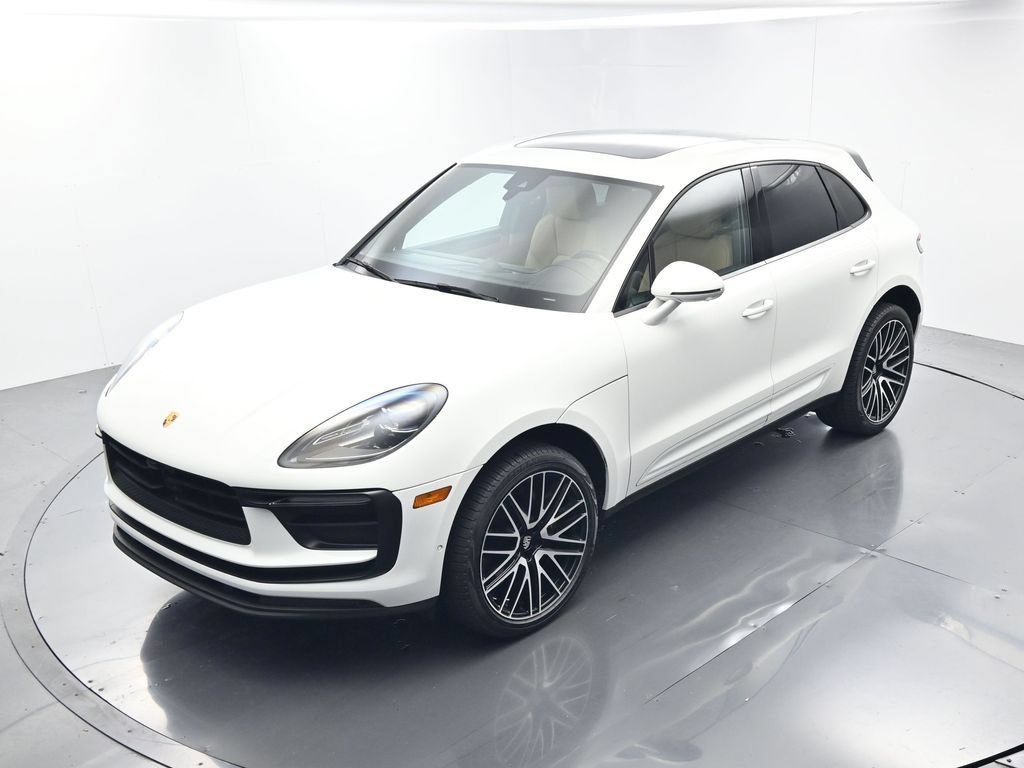 Certified 2024 Porsche Macan AWD/4WD image 33