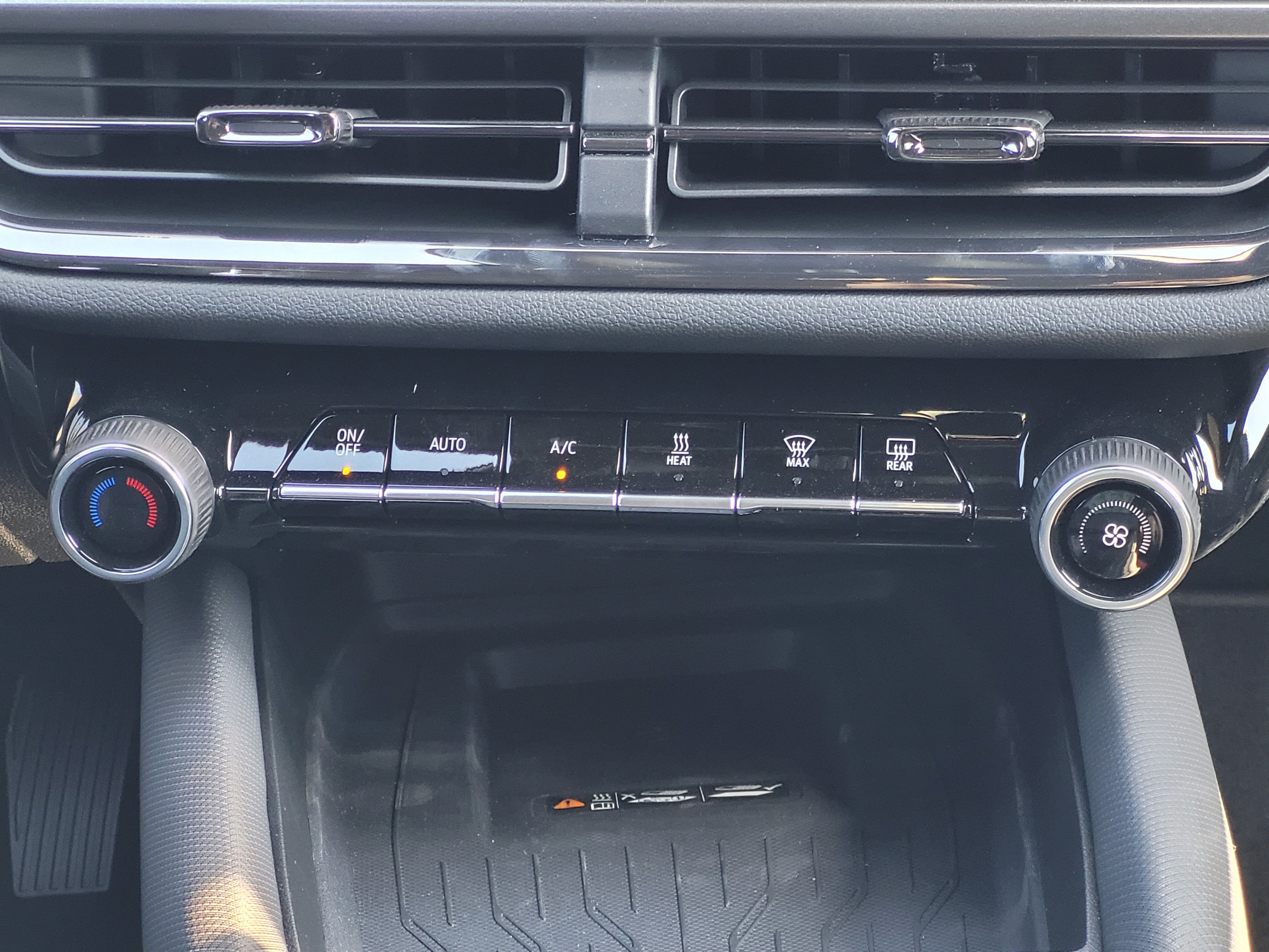 New 2026 Chevrolet Equinox EV RS image 16