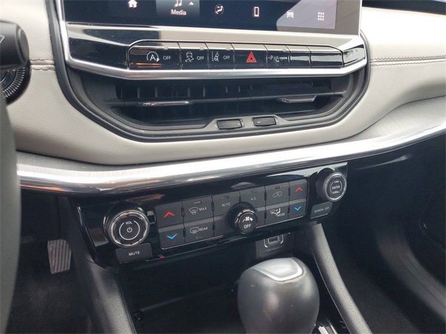 Used 2024 Jeep Compass Limited image 23