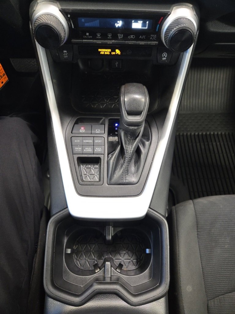 Used 2022 Toyota RAV4 LE image 25