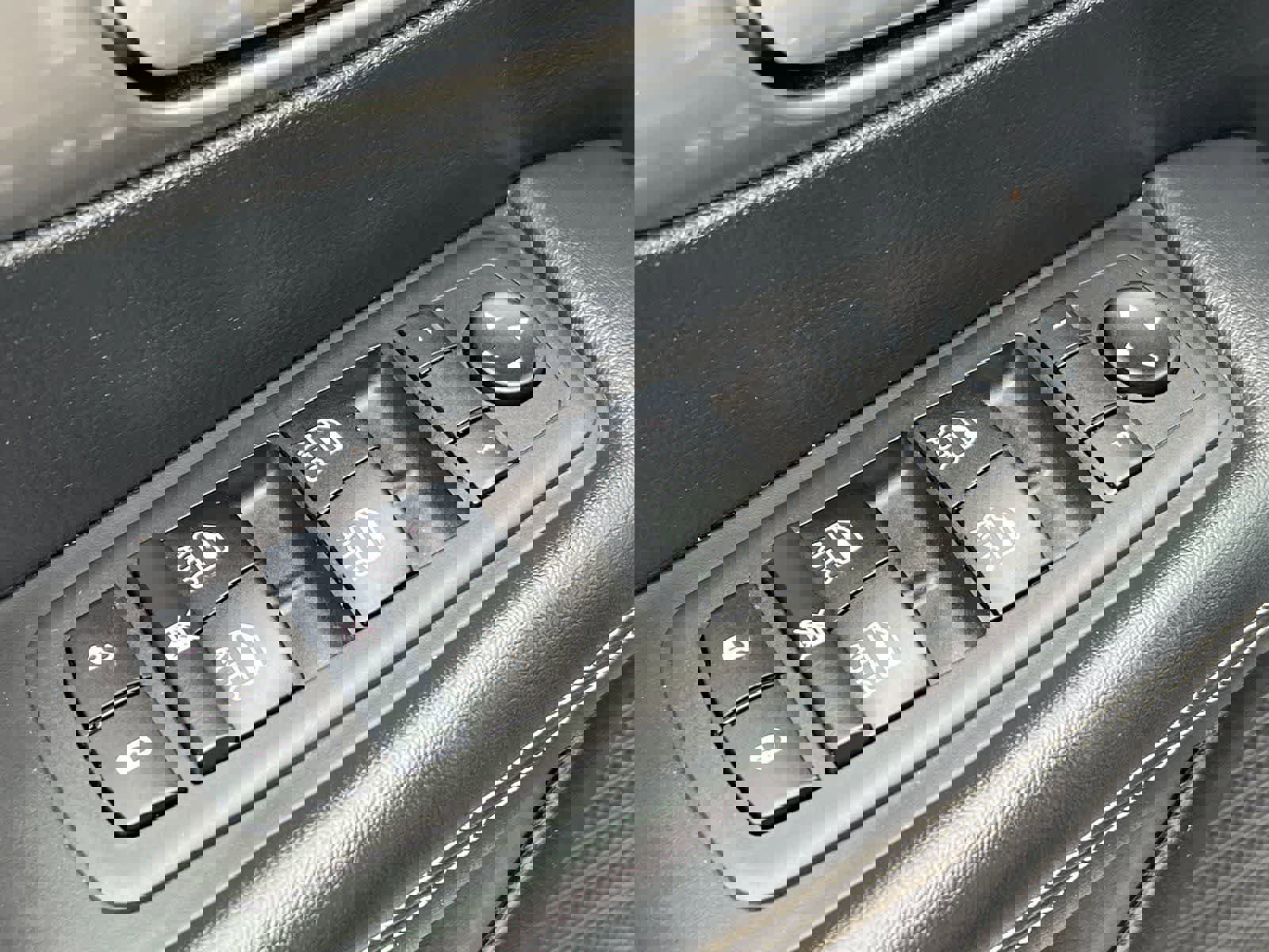 Used 2025 Chrysler Pacifica Select image 14