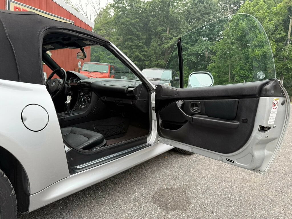 Used 2001 BMW Z3 3.0i RWD image 30