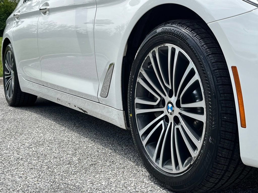 Used 2018 BMW 530i xDrive AWD/4WD image 9