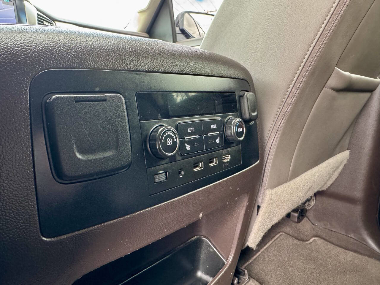 Used 2019 GMC Yukon XL Denali w/ Denali Ultimate Package AWD/4WD image 32