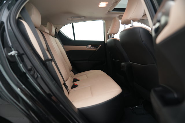 Used 2017 Lexus CT 200h w/ Seat Comfort Package FWD image 3