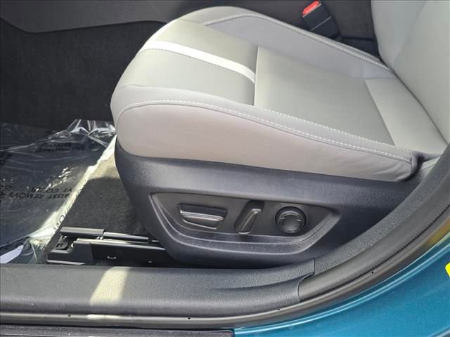 Used 2025 Toyota Camry SE w/ Convenience Package image 13